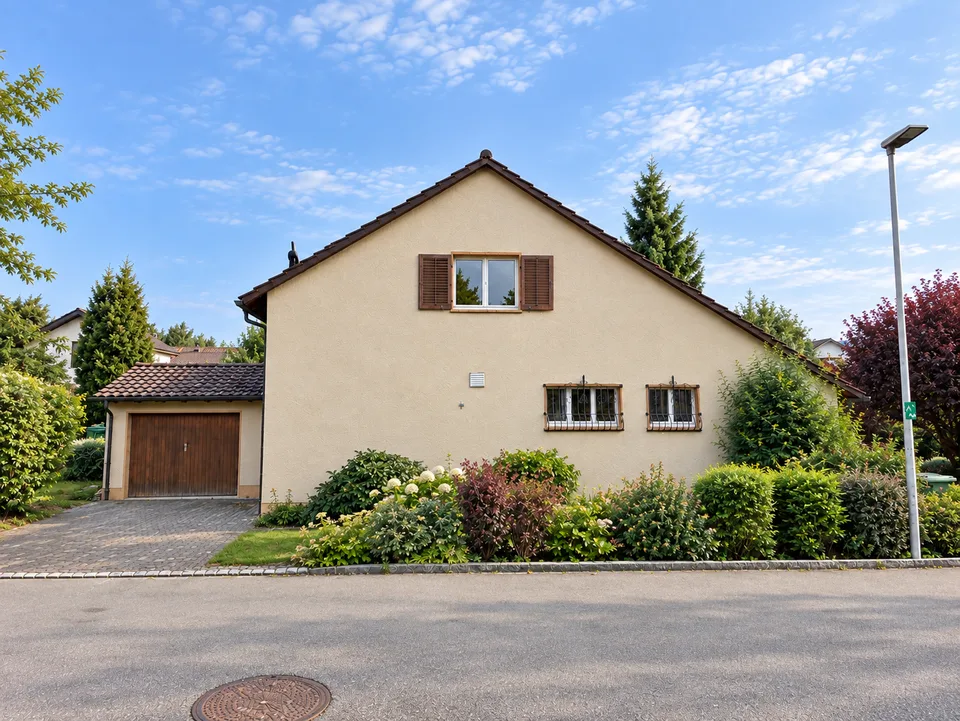 Freistehendes Einfamilienhaus in attraktiver Lage – Foto 2 von 8