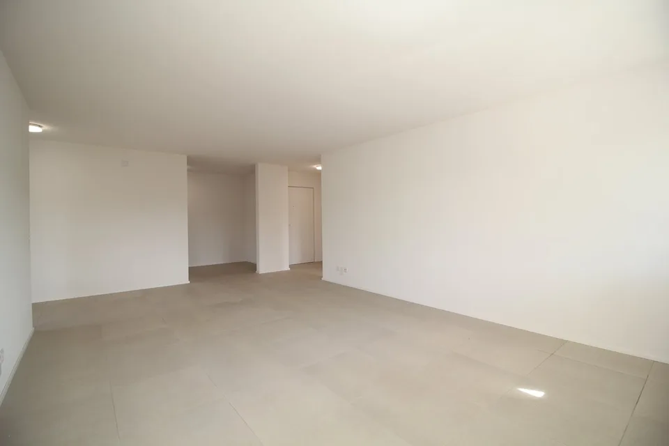 Appartamento di 4,5 locali rinnovato e tranquillo, vicino ad Aarau – foto 3 di 18