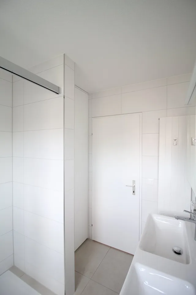 Appartamento di 4,5 locali rinnovato e tranquillo, vicino ad Aarau – foto 8 di 18