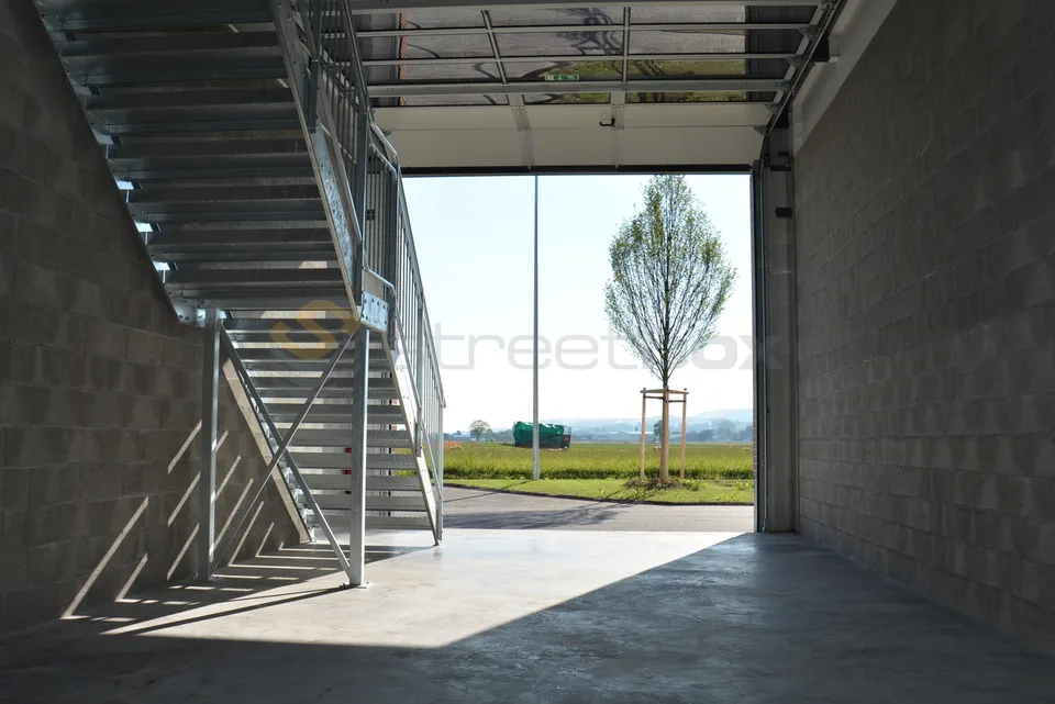 Straßenbox mit 115 m2, sehr gut gelegen! Box n30 – Foto 2 von 4