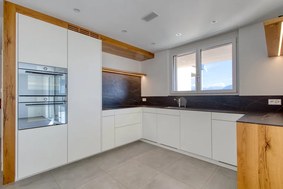 Bright and spacious 2.5-room terrace apartment with a magnificent panoramic view, living comfort, and beautiful materials – photo 5 of 16
