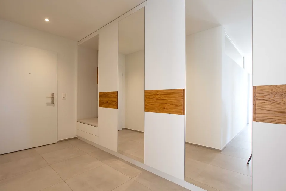 Bright and spacious 2.5-room terrace apartment with a magnificent panoramic view, living comfort, and beautiful materials – photo 8 of 16