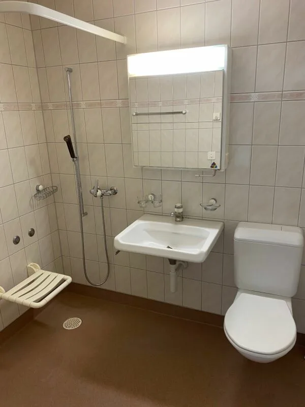 Teilsanierte 2½-Zimmerwohnung für Personen ab 60 Jahren – Foto 6 von 8