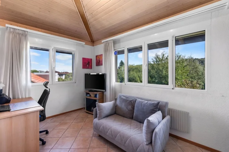 Schönes Apartment von 122 m² im letzten Stock, komplett renoviert, mit 2 Parkplätzen in einer Tiefgarage. – Foto 9 von 13