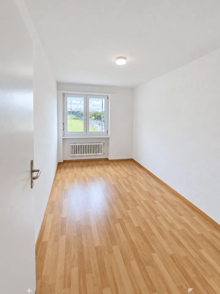Appartement lumineux 4.5 pièces avec balcon à Biel – disponible immédiatement ! – photo 4 sur 8