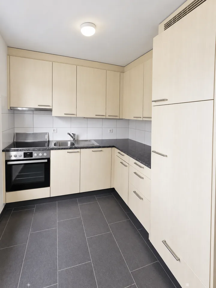 Appartement lumineux 4.5 pièces avec balcon à Biel – disponible immédiatement ! – photo 2 sur 8