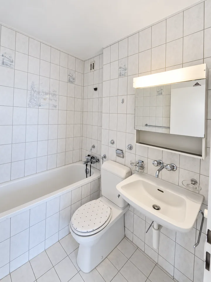 Appartement lumineux 4.5 pièces avec balcon à Biel – disponible immédiatement ! – photo 8 sur 8