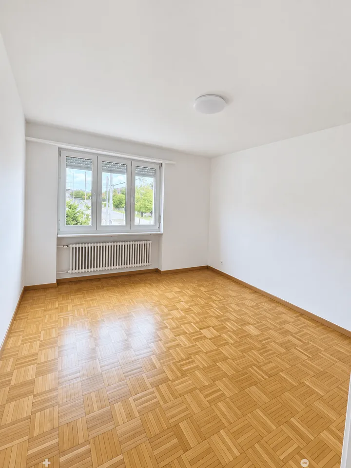 Appartement lumineux 4.5 pièces avec balcon à Biel – disponible immédiatement ! – photo 6 sur 8