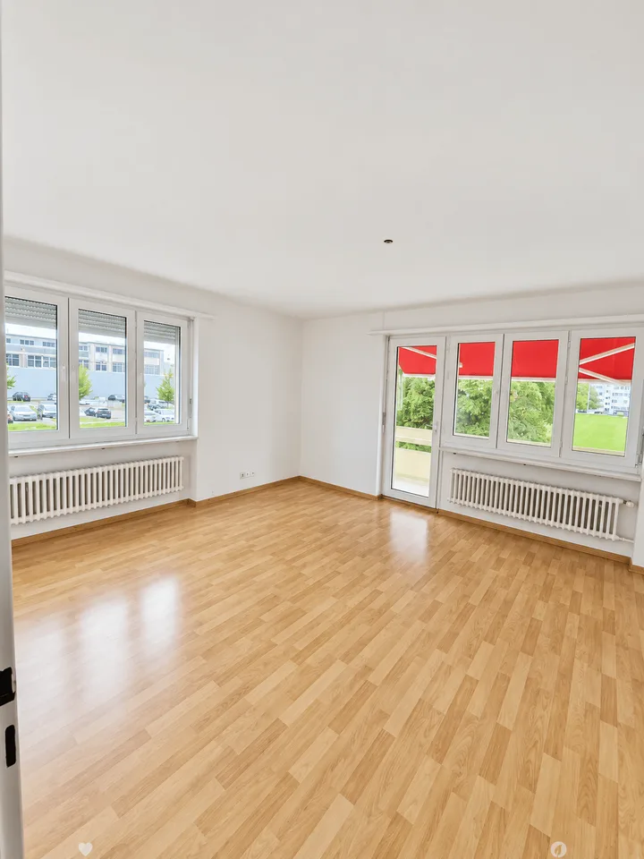 Appartement lumineux 4.5 pièces avec balcon à Biel – disponible immédiatement ! – photo 3 sur 8
