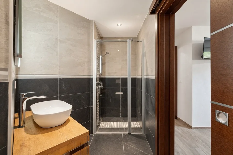 Moderne Wohnung, im Herzen des alten Dorfes – Foto 5 von 5