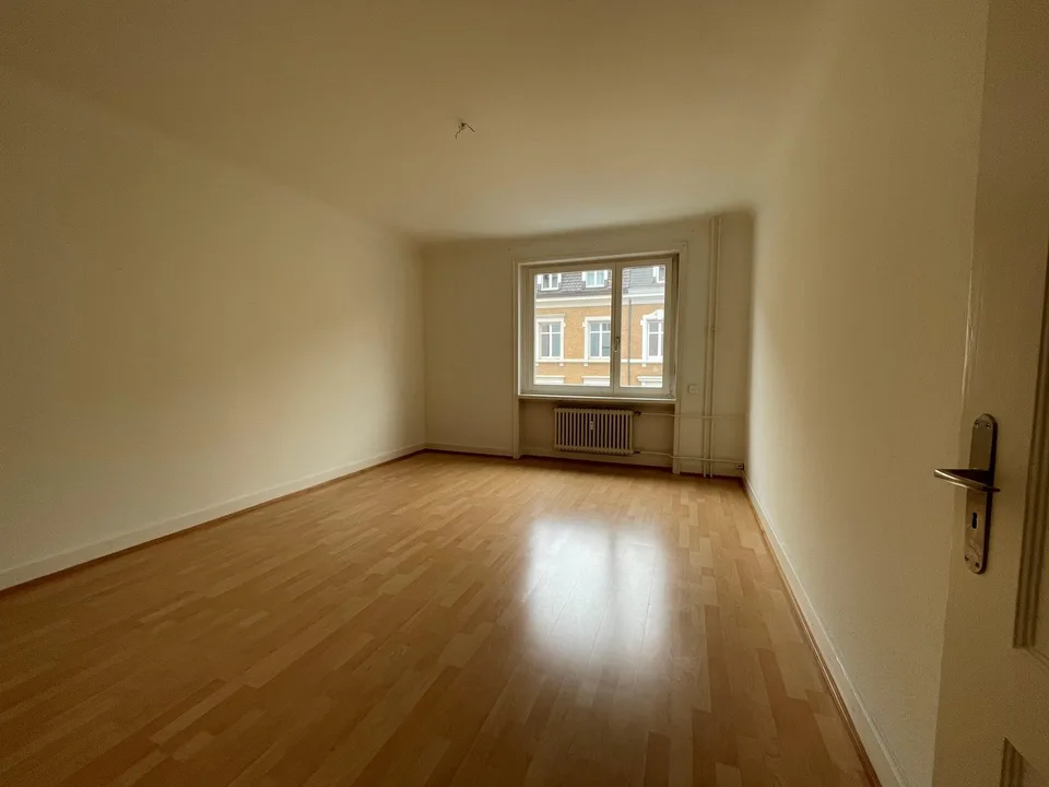 Appartement avec balcon donnant sur la cour intérieure verdoyante au Tellplatz – photo 3 sur 10