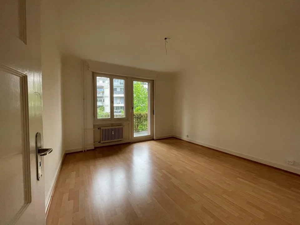 Appartement avec balcon donnant sur la cour intérieure verdoyante au Tellplatz – photo 6 sur 10