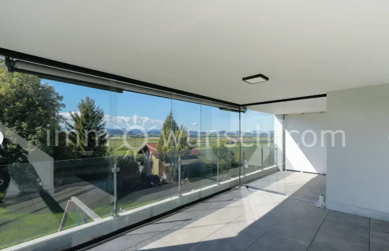 Appartamento moderno 3 ½ locali con balcone parzialmente vetrato - vista panoramica magnifica sulle Alpi vallesane e bernesi – foto 2 di 11