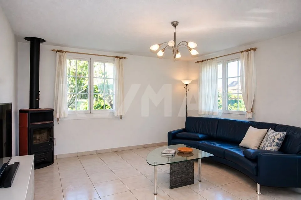 Maison unifamiliale de 5½ pièces avec garage, étable et cave voûtée avec potentiel d'extension – photo 5 sur 13