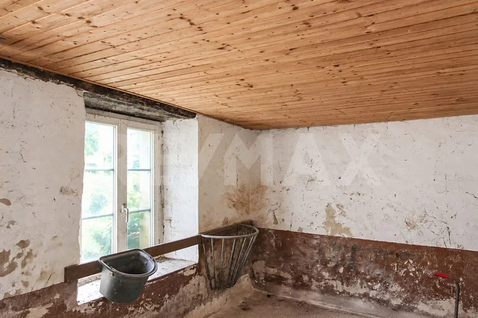 Maison unifamiliale de 5½ pièces avec garage, étable et cave voûtée avec potentiel d'extension – photo 12 sur 13