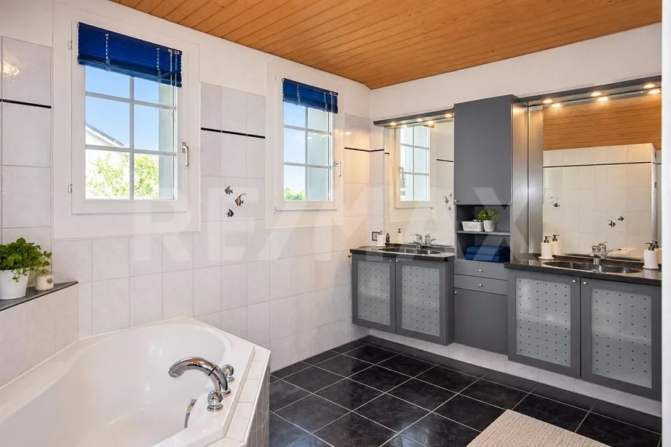 Maison unifamiliale de 5½ pièces avec garage, étable et cave voûtée avec potentiel d'extension – photo 8 sur 13