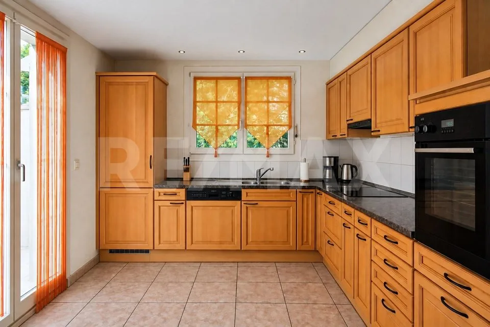 Maison unifamiliale de 5½ pièces avec garage, étable et cave voûtée avec potentiel d'extension – photo 3 sur 13