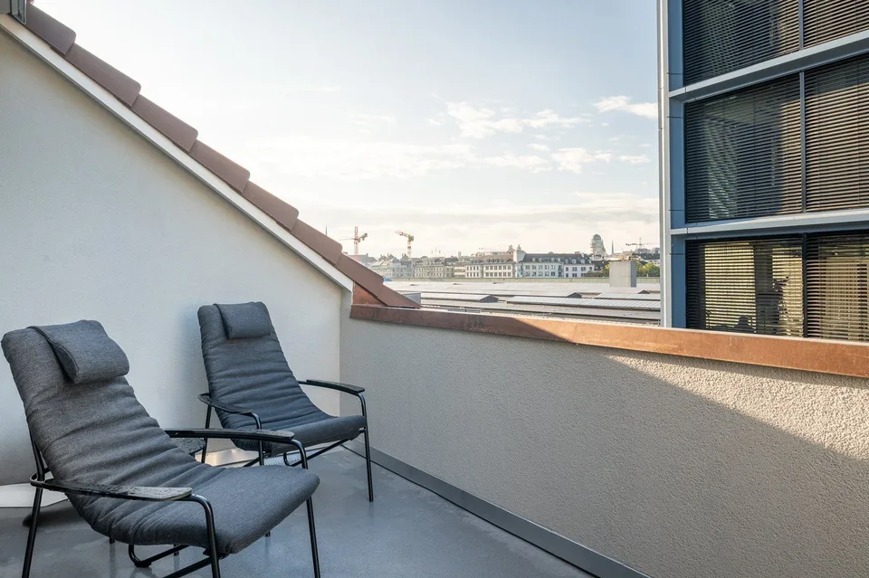 Appartamento mansardato arredato di 1,5 locali con balcone nel cuore di Zurigo – foto 7 di 10