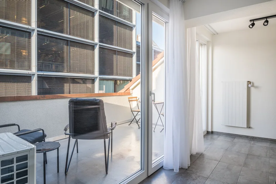 Appartamento mansardato arredato di 1,5 locali con balcone nel cuore di Zurigo – foto 5 di 10