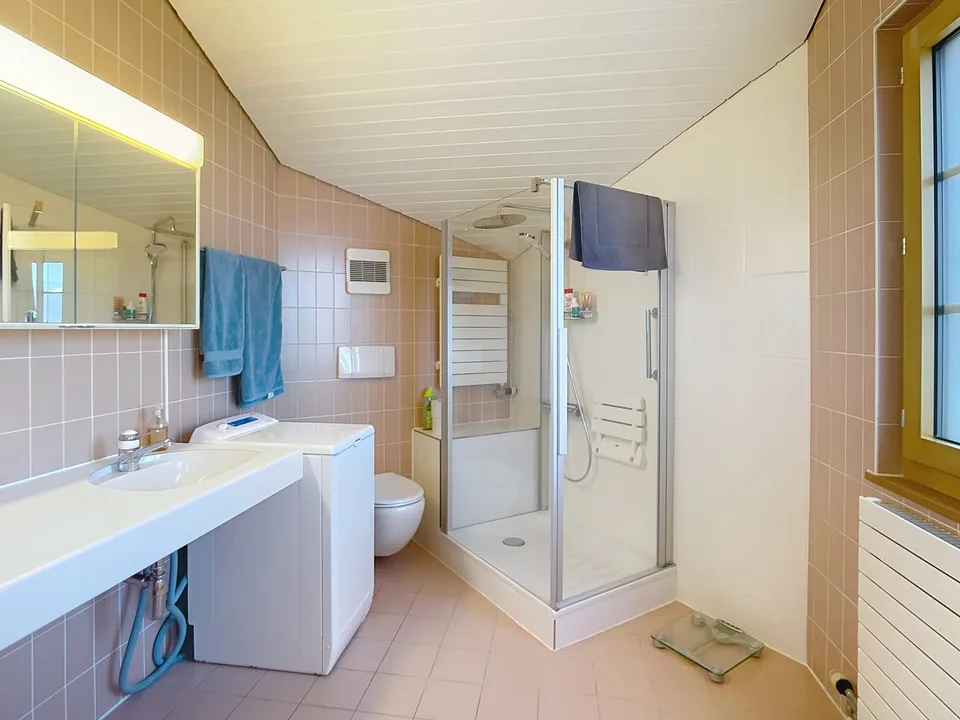 Magnifique appartement en attique de 3.5 pièces avec vue sur le lac et les montagnes – foto 23 di 24