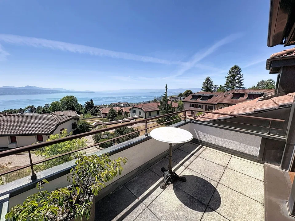 Magnifique appartement en attique de 3.5 pièces avec vue sur le lac et les montagnes – foto 13 di 24