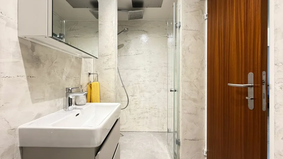 4,5 locali, terrazza, 2 bagni, box auto, sauna, fitness e sala party – foto 4 di 29