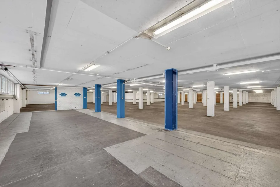 Büroflächen von 270 m² bis 700 m² für Unternehmen mit Produktion, Logistik oder technischem Betrieb – photo 12 sur 12