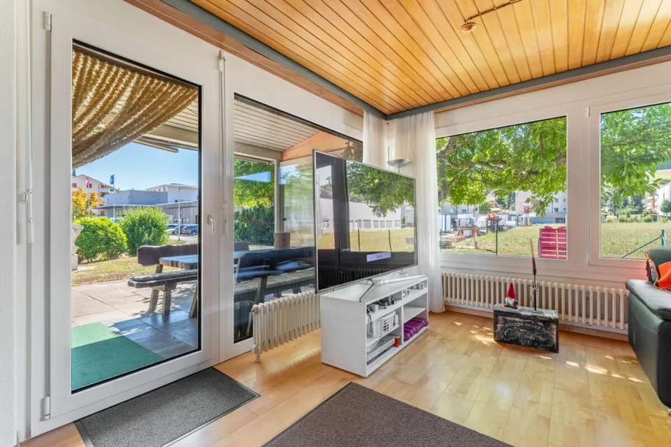 Maison ensoleillée de 5,5 pièces dans un endroit calme avec vue – photo 2 sur 15