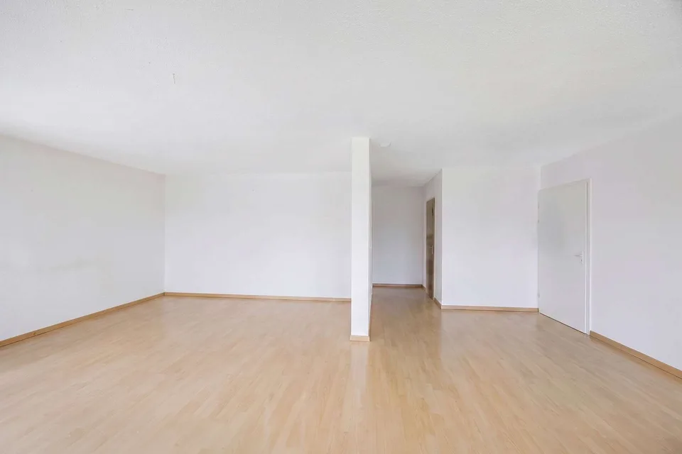 Appartement 3,5 pièces dans un emplacement central à Neuhausen – photo 3 sur 10