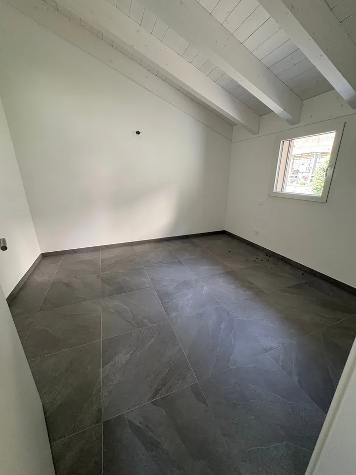 Appartement mansardé moderne de 4,5 pièces à Cama – disponible immédiatement – photo 10 sur 15