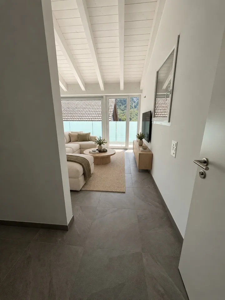 Appartement mansardé moderne de 4,5 pièces à Cama – disponible immédiatement – photo 2 sur 15