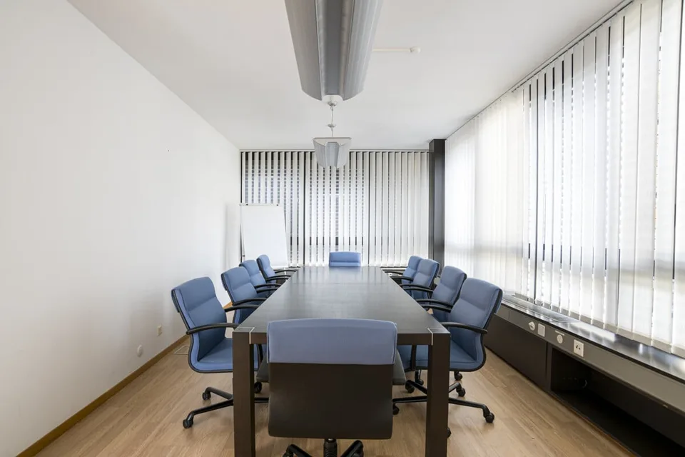 CHIASSO UFFICIO LUMINOSO IN POSIZIONE STRATEGICA – foto 2 di 6