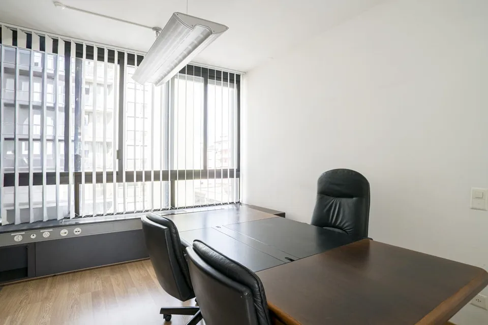 CHIASSO UFFICIO LUMINOSO IN POSIZIONE STRATEGICA – foto 5 di 6