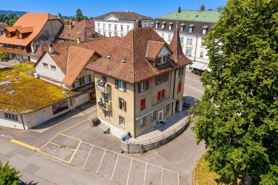 Immeuble d'appartements avec 3 unités et un restaurant au centre de Nidau – photo 2 sur 4