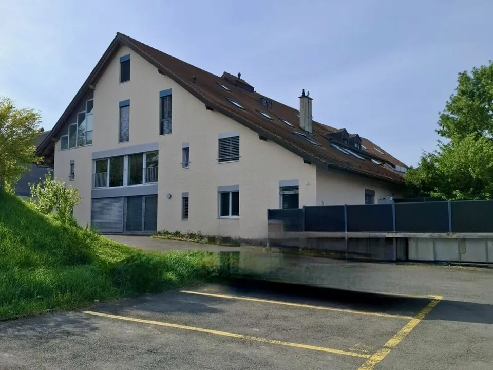 4,5 ZIMMER HELL IN EINER IDYLLISCHEN UMGEBUNG - KLEINE WEG mit 6 WOHNUNGEN – Foto 10 von 13