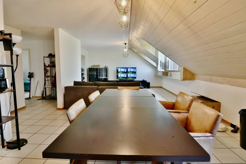 4,5 ZIMMER HELL IN EINER IDYLLISCHEN UMGEBUNG - KLEINE WEG mit 6 WOHNUNGEN – Foto 2 von 13