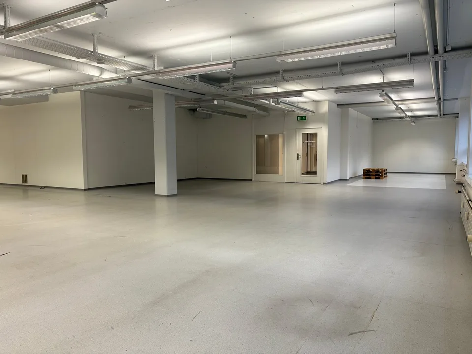 Spazio commerciale, logistico, ufficio o magazzino a prezzi accessibili in affitto - Utilizzo temporaneo possibile – foto 3 di 14