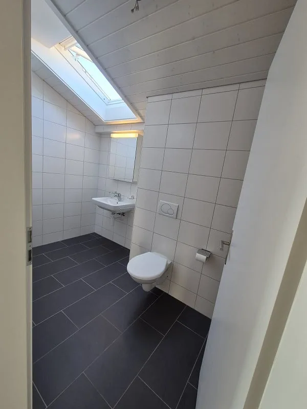 Charmante 2-Zimmer-Dachgeschosswohnung mit Balkon in Steinach – Foto 5 von 6