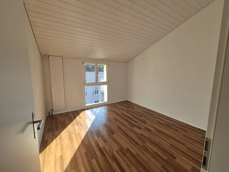 Charmante 2-Zimmer-Dachgeschosswohnung mit Balkon in Steinach – Foto 4 von 6