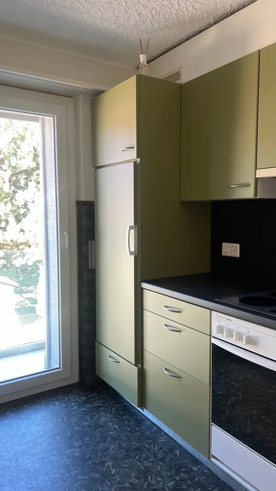 Charmantes 3-Zimmer-Wohnung mit Balkon in Tramelan – Foto 2 von 9