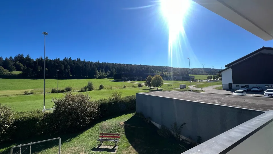Charmantes 3-Zimmer-Wohnung mit Balkon in Tramelan – Foto 5 von 9