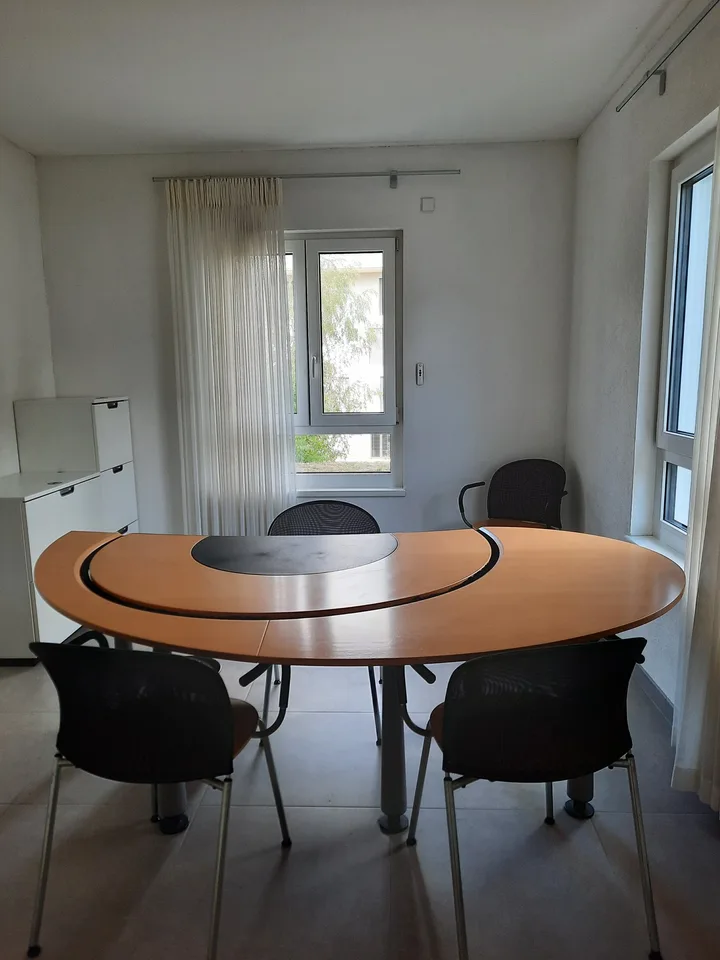 Schönes Büro von 3 Zimmern, geeignet für ein Büro oder einen Therapeuten – Foto 9 von 11