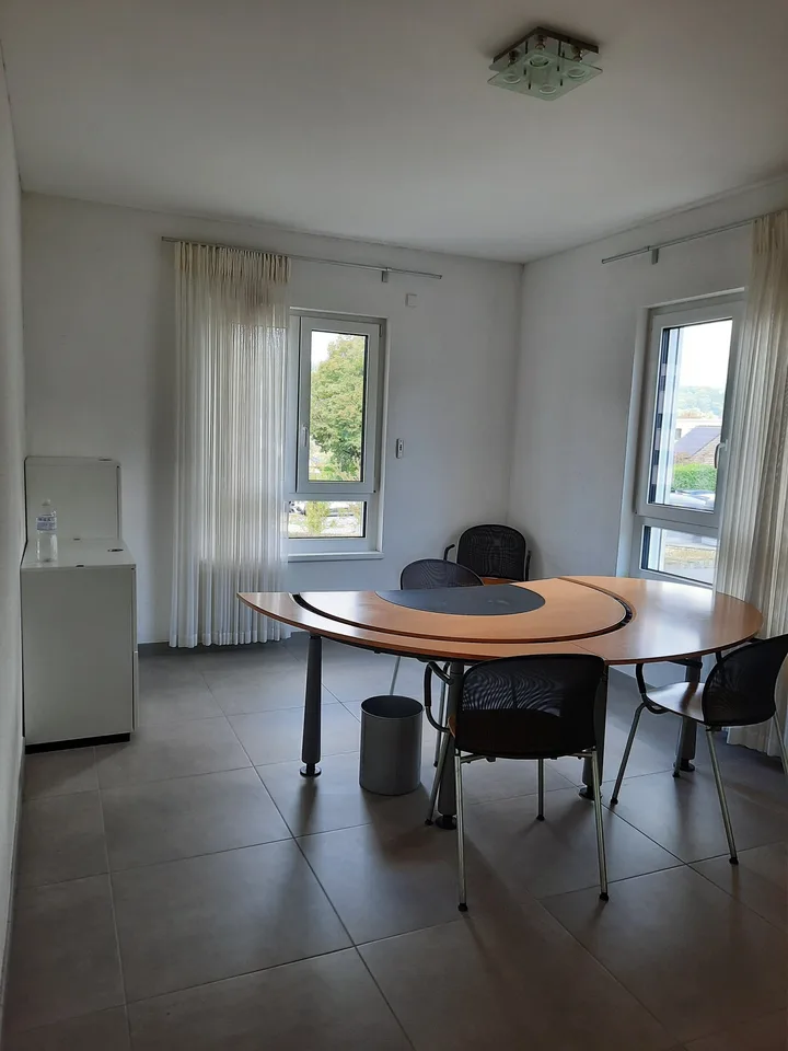 Schönes Büro von 3 Zimmern, geeignet für ein Büro oder einen Therapeuten – Foto 7 von 11