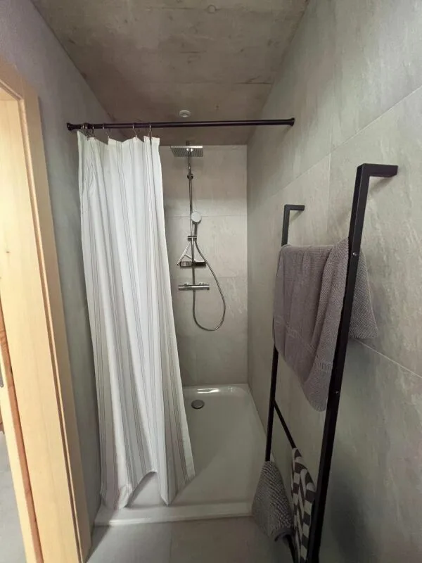 Magnifiche camere individuali con bagno doccia e cabina armadio private – foto 5 di 12