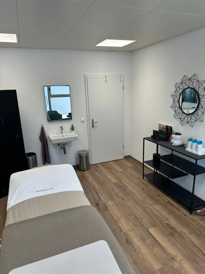 Voll eingerichtetes Behandlungszimmer mit Rundumservice, Bern Bümpliz – Foto 4 von 5