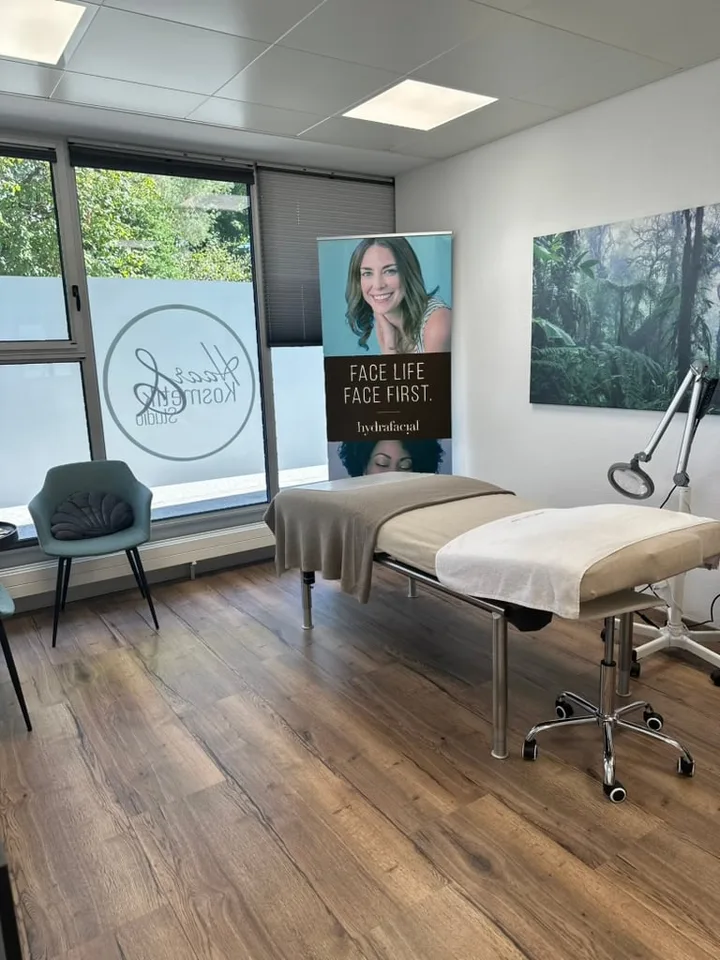 Voll eingerichtetes Behandlungszimmer mit Rundumservice, Bern Bümpliz – Foto 2 von 5