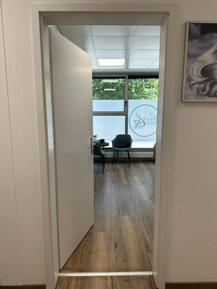Voll eingerichtetes Behandlungszimmer mit Rundumservice, Bern Bümpliz – Foto 5 von 5