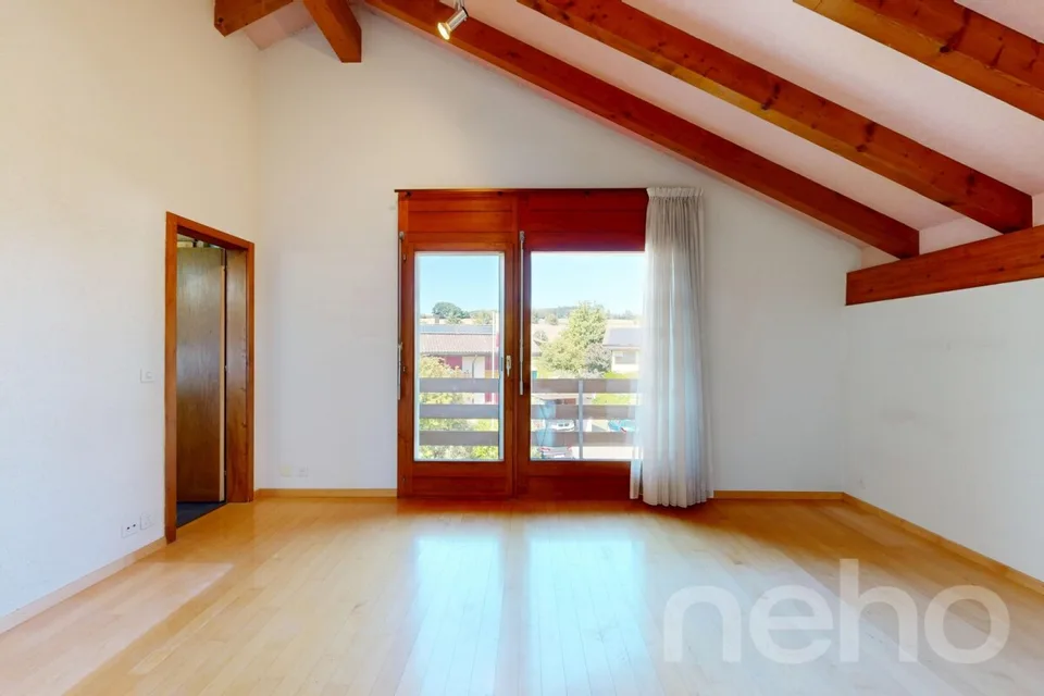 Casa unifamiliare di 5,5 locali con grande terreno in zona tranquilla – foto 8 di 12