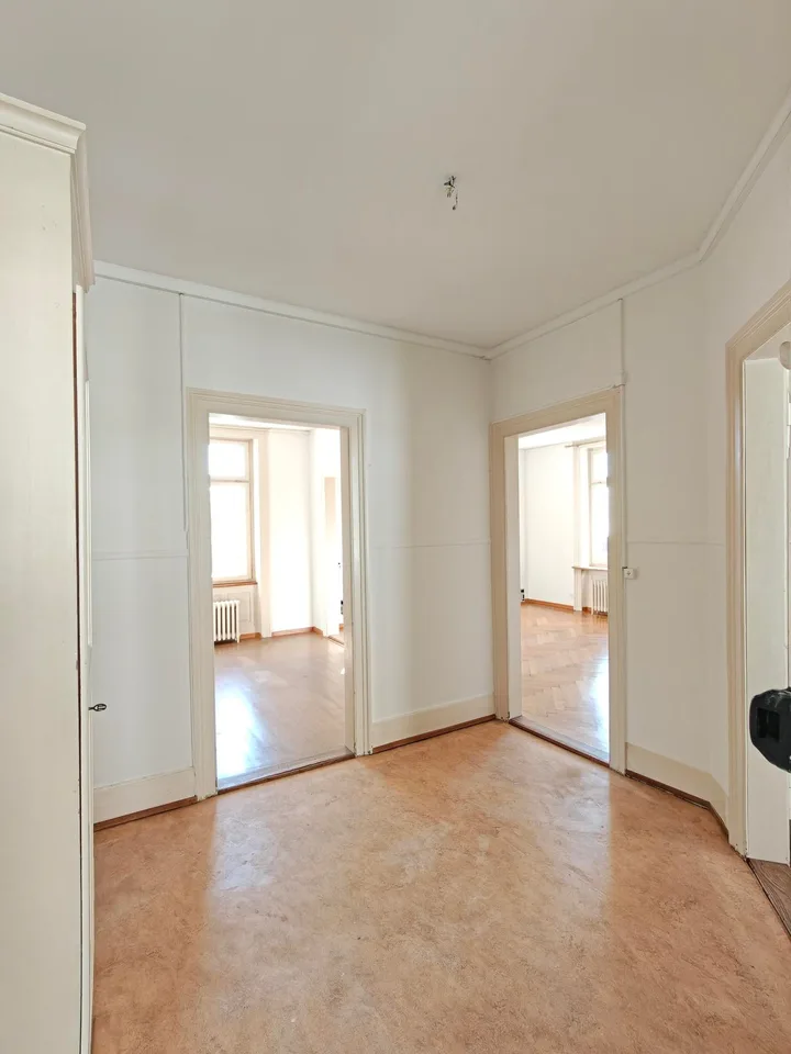 Geräumige 7.5-Zimmer-Wohnung befristet für 24 Monate – Foto 7 von 8