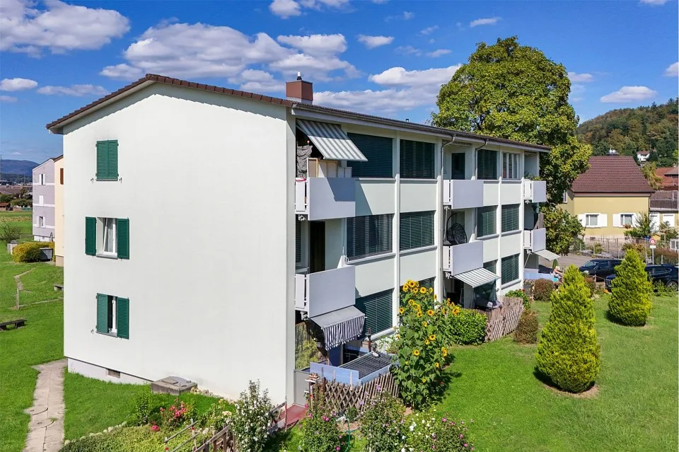 Casa multifamiliare ben curata con tre appartamenti da 2½ e sei appartamenti da 3½ locali – foto 2 di 12